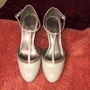 NWTO, Brand New East 5, Beige And Cream Heels.(12)